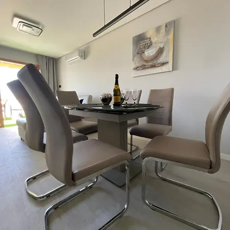 Apartment Geranios Paradise